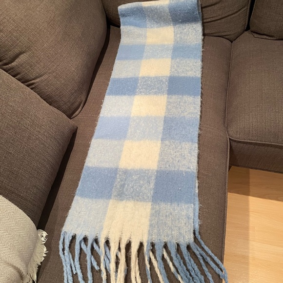 Scarf - Picture 1 of 1